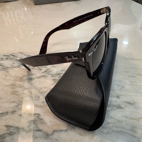 Ray-Ban Tortoise Wayfarer Sunglasses - Picture 4 of 9
